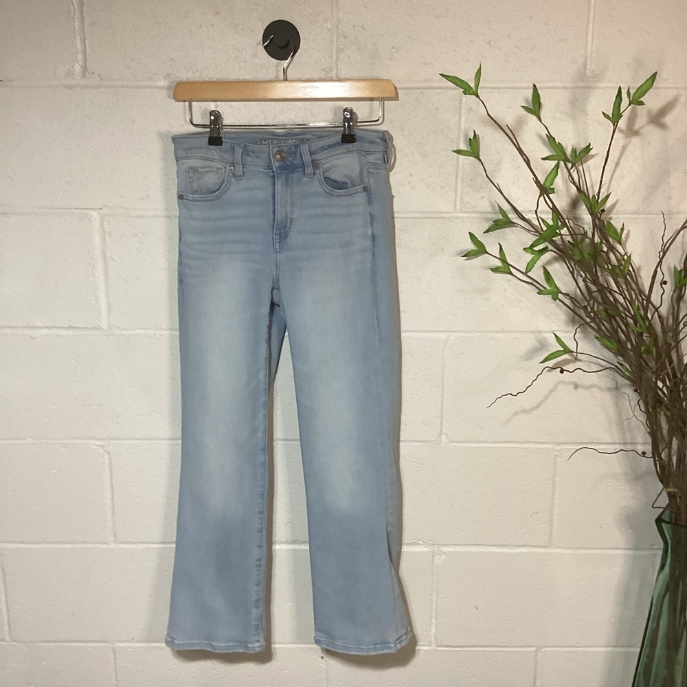 American Eagle Outfitters Light Wash Kick Boot Crop Jeans l High Rise l Stretch